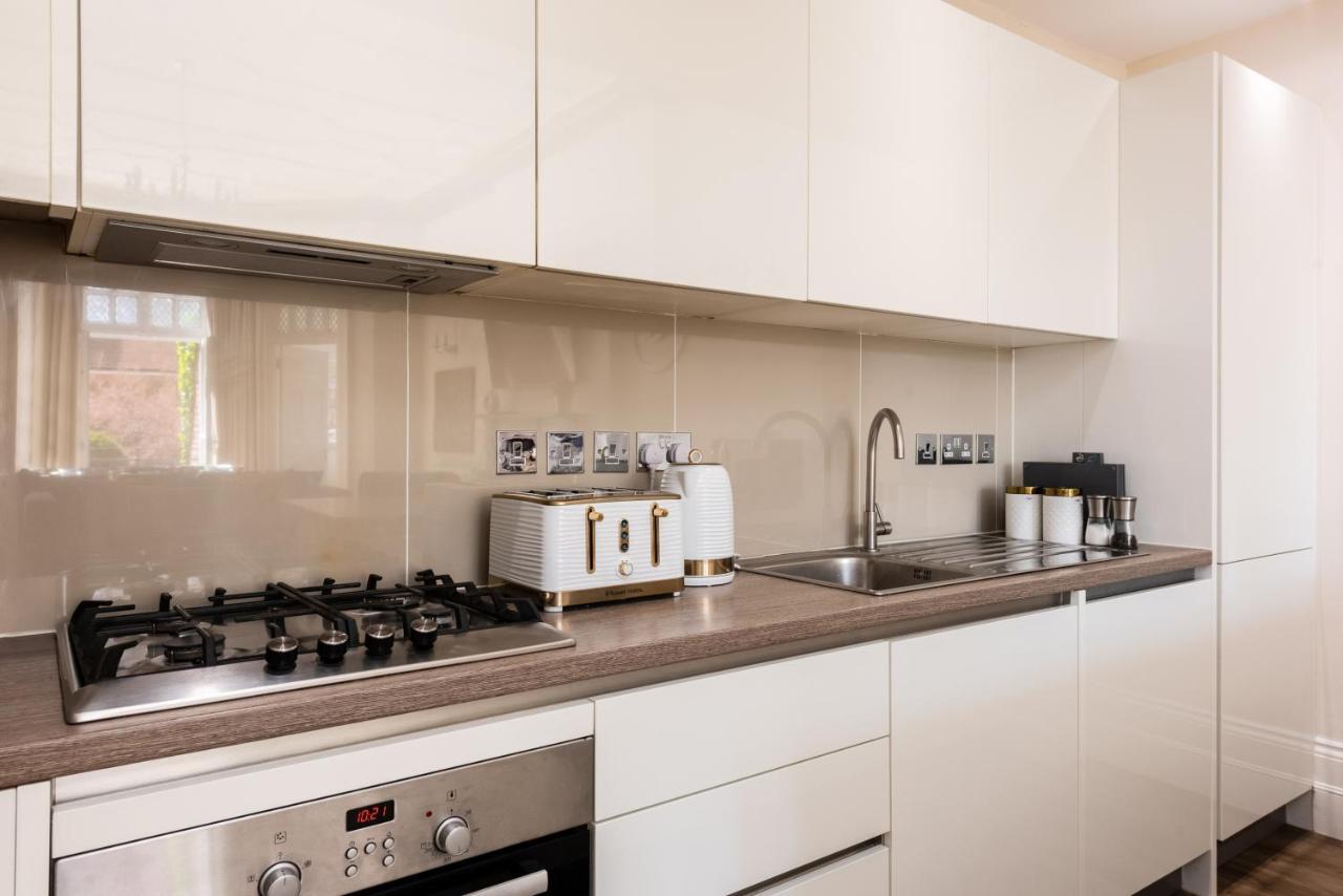 3 Bedroom Garden Apartment Opposite The Beach ブライトン エクステリア 写真