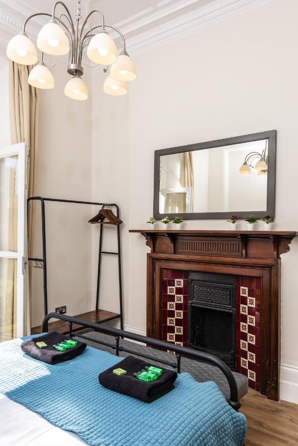 3 Bedroom Garden Apartment Opposite The Beach ブライトン エクステリア 写真