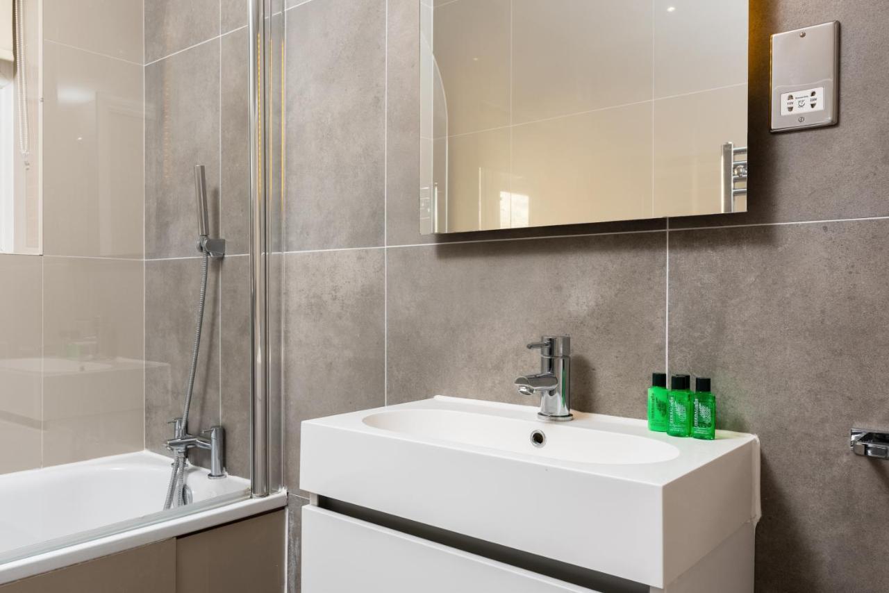 3 Bedroom Garden Apartment Opposite The Beach ブライトン エクステリア 写真